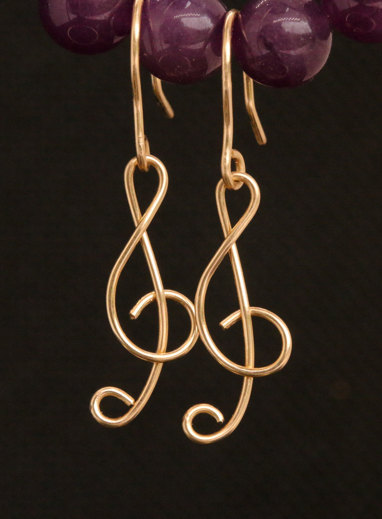 Gold-filled muzieksleutel oorbellen